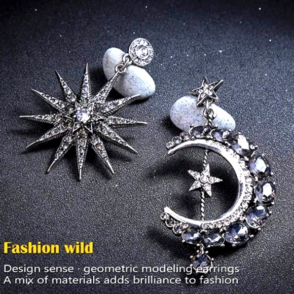 Girls Moon and Star Earrings Jewelry Fashion Long - Picture 1 of 3